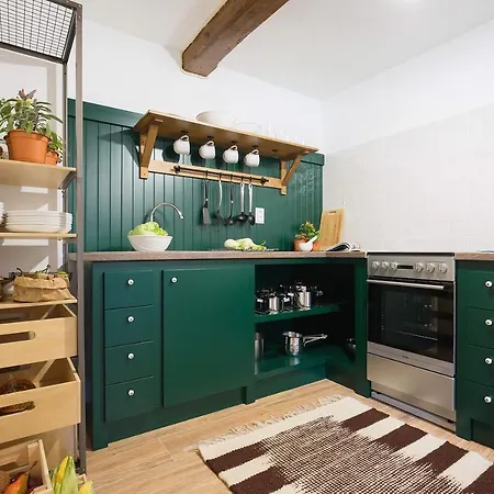 Mistrik אכסניה